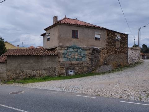 Edifício em Ruínas para Venda em Torre de D. Chama!
