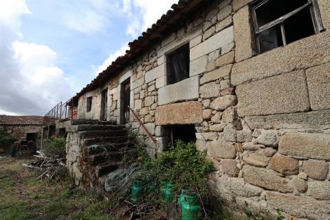 Quinta para venda em Vale de Telhas - Mirandela.