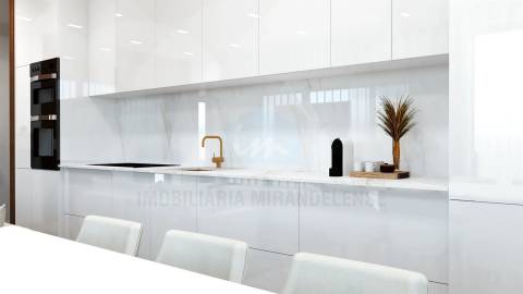 Moradia bi-familiar para venda com piscina em Mirandela