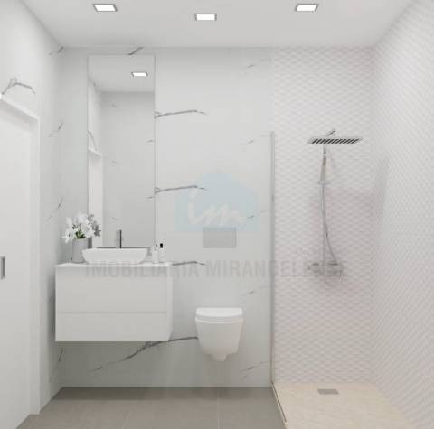 Moradia bi-familiar para venda com piscina em Mirandela