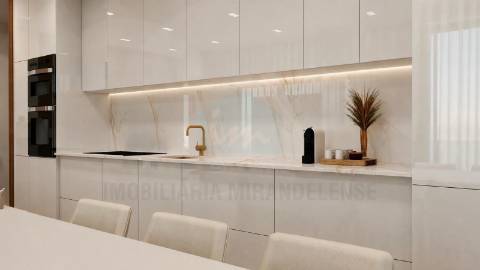 Bi-familiares "Hills Home" com 3 suites para venda em Mirandela