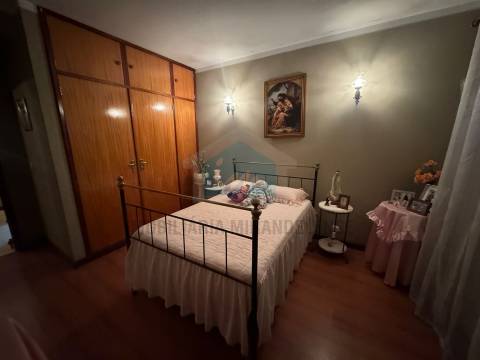 Apartamento T3 para venda com uma fração independente no r/chão