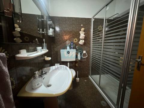 Apartamento T3 para venda com uma fração independente no r/chão