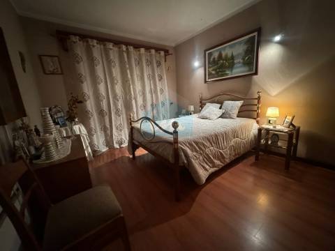 Apartamento T3 para venda com uma fração independente no r/chão