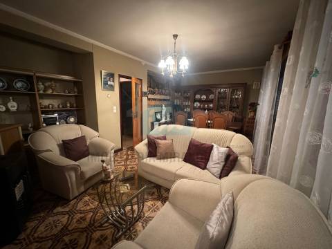 Apartamento T3 para venda com uma fração independente no r/chão