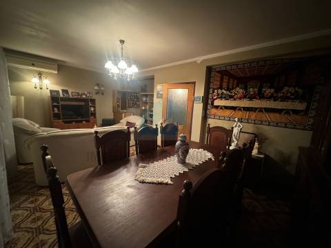 Apartamento T3 para venda com uma fração independente no r/chão