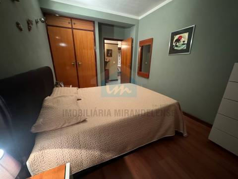 Apartamento T3 para venda com uma fração independente no r/chão