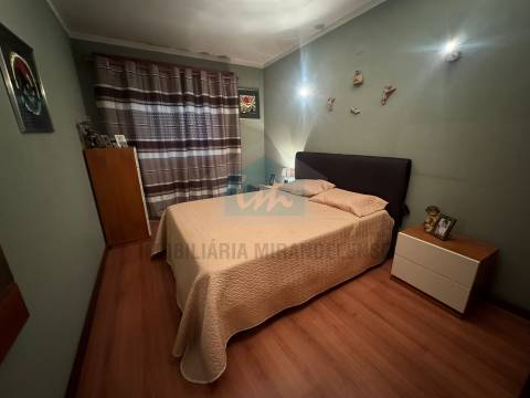 Apartamento T3 para venda com uma fração independente no r/chão