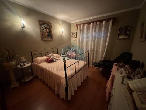 Apartamento T3 para venda com uma fração independente no r/chão