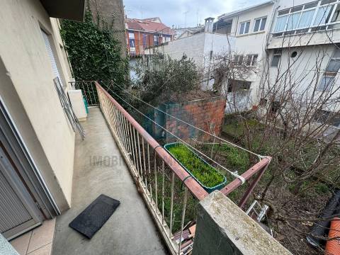 Apartamento T3 para venda com uma fração independente no r/chão