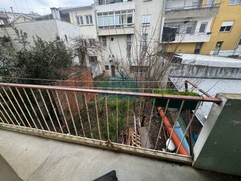 Apartamento T3 para venda com uma fração independente no r/chão