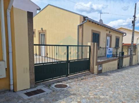 Moradia Térrea V4 para venda em Mirandela