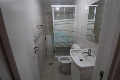 Apartamento no rés-do-chão totalmente mobilado e equipado, recentemente remodelado