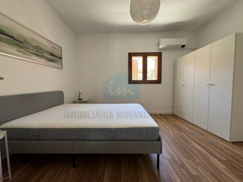Apartamento mobilado e equipado, com vistas desafogadas para a Zona Verde de Mirandela