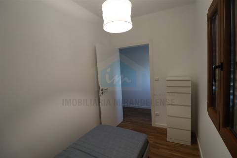 Apartamento mobilado e equipado, com vistas desafogadas para a Zona Verde de Mirandela