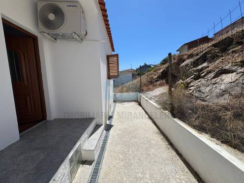 Apartamento mobilado e equipado, com vistas desafogadas para a Zona Verde de Mirandela