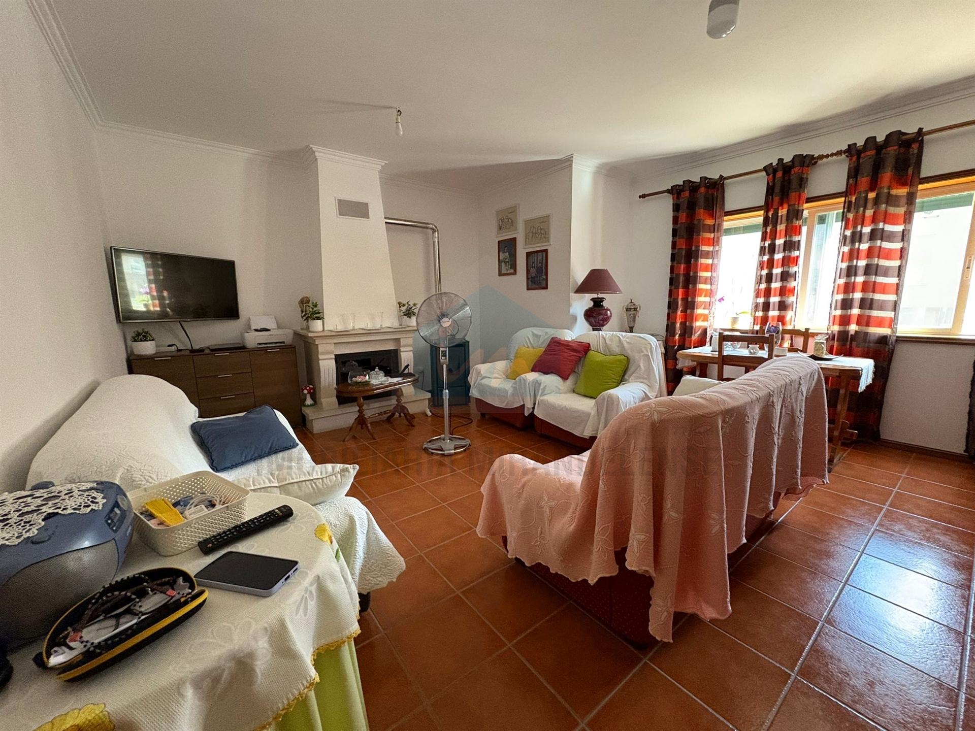 Apartamento T3 para venda com jardim e arrumos no sótão