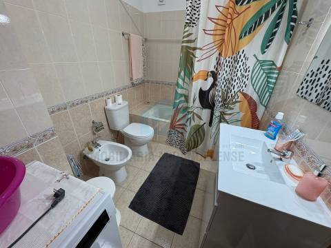 Apartamento T3 para venda com jardim e arrumos no sótão