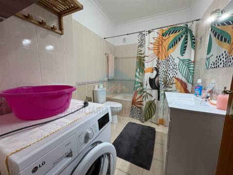 Apartamento T3 para venda com jardim e arrumos no sótão