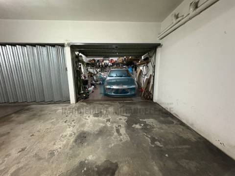 Apartamento T3 para venda com jardim e arrumos no sótão