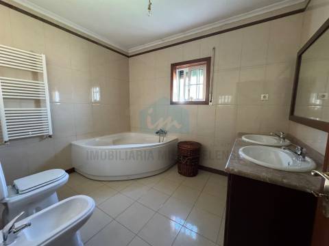 &#127969; Moradia T5 com piscina em Carvalhais – Mirandela