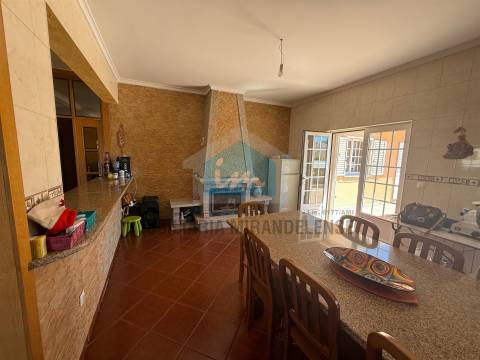 Moradia com Restaurante - Excelente oportunidade de investimento!