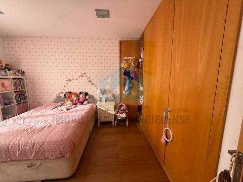 &#127969; Bifamiliar duplex com entradas independentes e vistas deslumbrantes sobre a cidade de Mirandela.