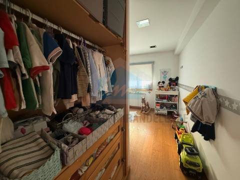 &#127969; Bifamiliar duplex com entradas independentes e vistas deslumbrantes sobre a cidade de Mirandela.