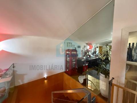 &#127969; Bifamiliar duplex com entradas independentes e vistas deslumbrantes sobre a cidade de Mirandela.