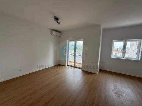 Apartamento T3 totalmente remodelado em Mirandela situado no 3.º e último andar