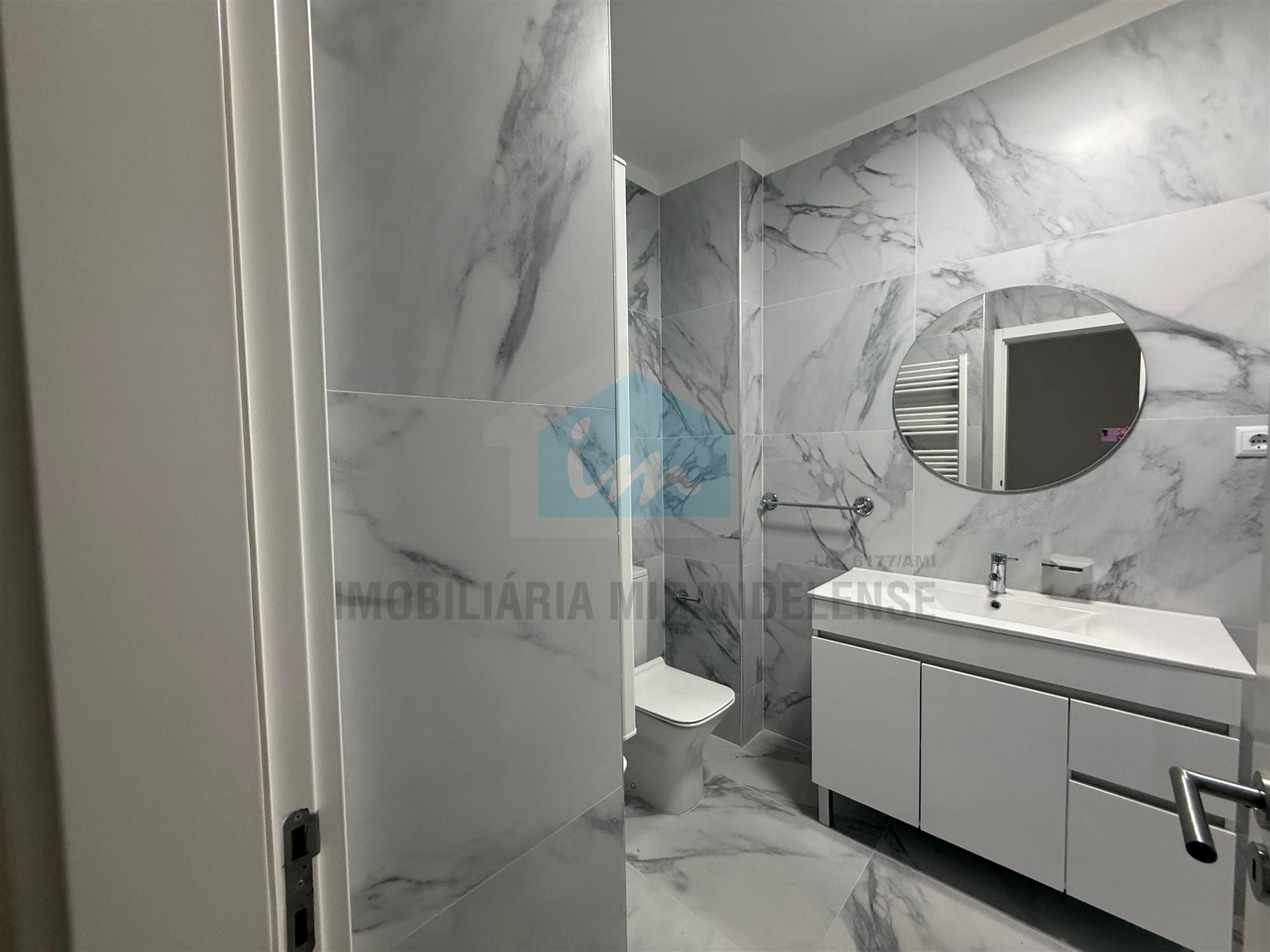 Apartamento T3 totalmente remodelado em Mirandela situado no 3.º e último andar
