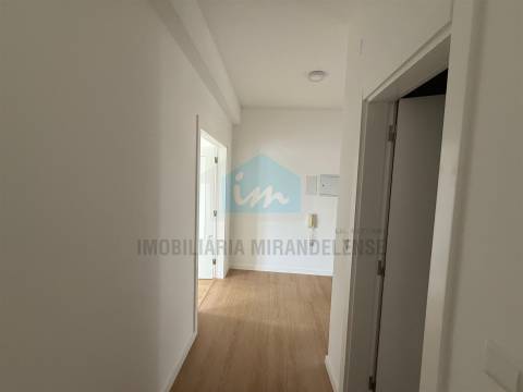 Apartamento T3 totalmente remodelado em Mirandela situado no 3.º e último andar