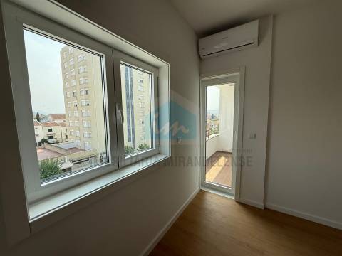 Apartamento T3 totalmente remodelado em Mirandela situado no 3.º e último andar