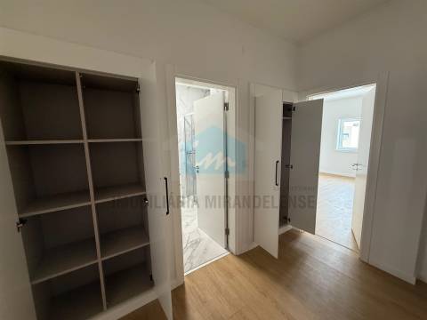 Apartamento T3 totalmente remodelado em Mirandela situado no 3.º e último andar