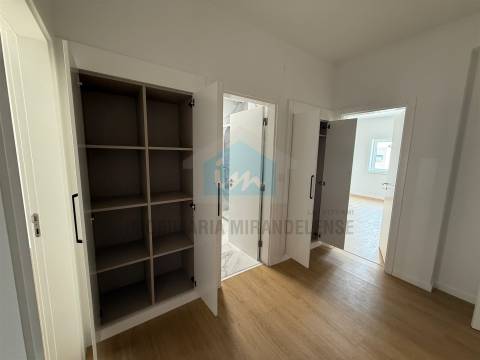 Apartamento T3 totalmente remodelado em Mirandela situado no 3.º e último andar