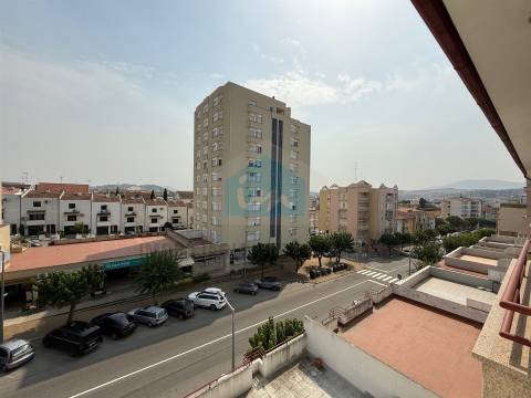 Apartamento T3 totalmente remodelado em Mirandela situado no 3.º e último andar