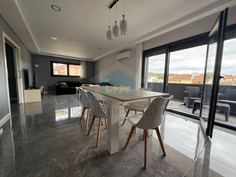 Moradia moderna T4 moderna localizada numa zona residencial e muito procurada de Mirandela