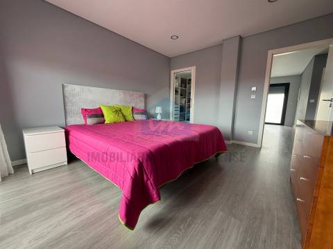 Moradia moderna T4 moderna localizada numa zona residencial e muito procurada de Mirandela