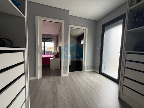 Moradia moderna T4 moderna localizada numa zona residencial e muito procurada de Mirandela