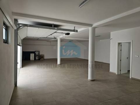 Moradia moderna com 4 suites localizada numa zona calma e residencial da cidade de Mirandela