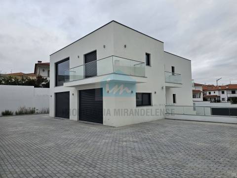 Moradia moderna com 4 suites localizada numa zona calma e residencial da cidade de Mirandela