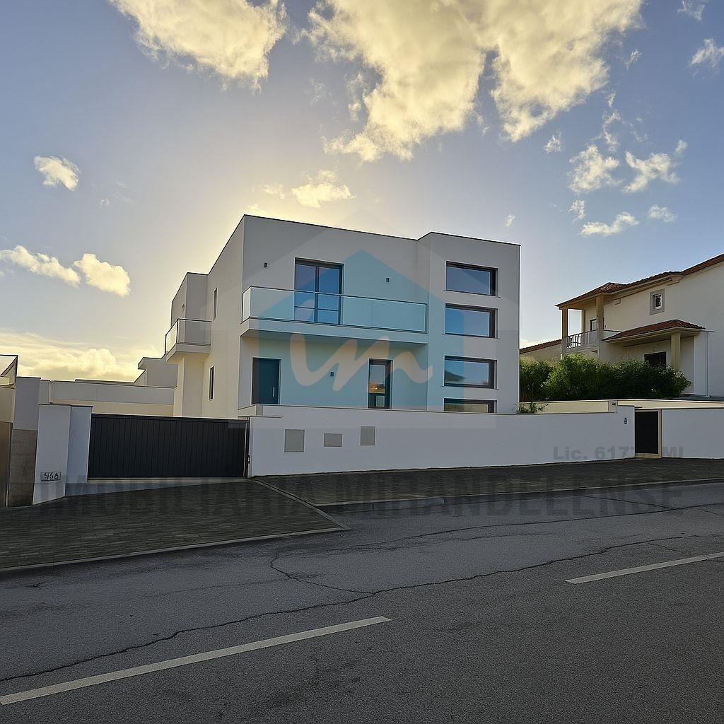 Moradia moderna com 4 suites localizada numa zona calma e residencial da cidade de Mirandela