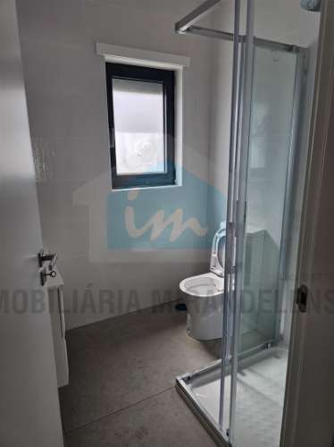 Moradia moderna com piscina exterior em Mirandela