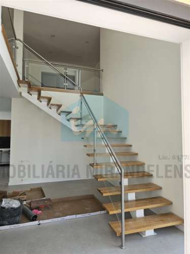 Moradia moderna com piscina exterior em Mirandela