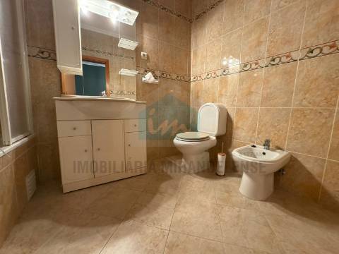 Apartamento T2 para venda com duas frentes e uma ótima localização