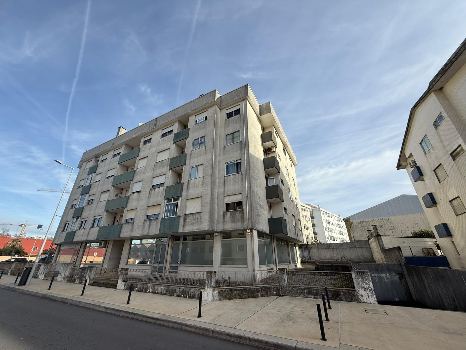 &#127969; T3 com 3 frentes para venda na Rua da Areosa, Paranhos - Porto