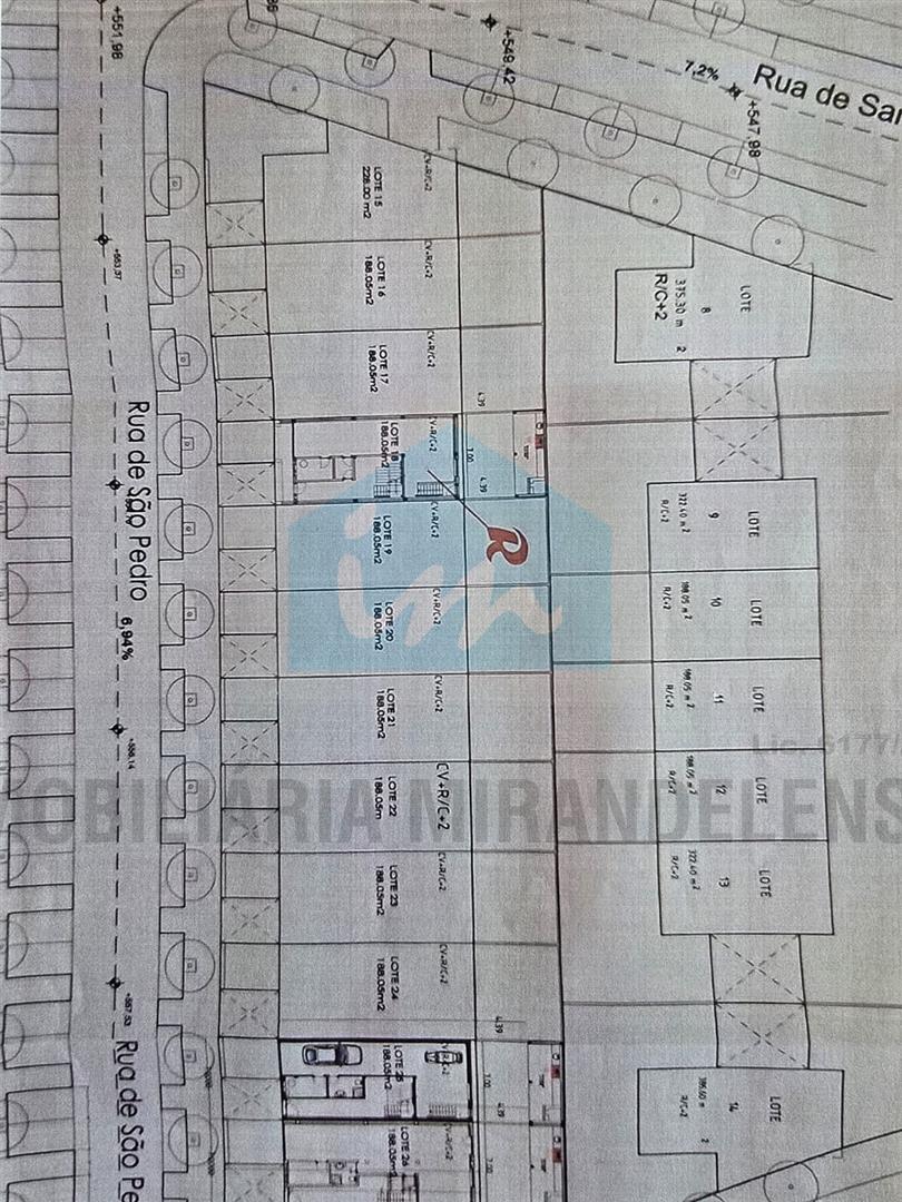 Lote de terreno para construção de uma moradia geminada de 2 frentes em Vila Flor