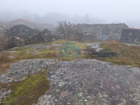 Moradia em ruínas para reconstrução em Vilares - Murça