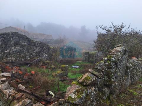 Moradia em ruínas para reconstrução em Vilares - Murça