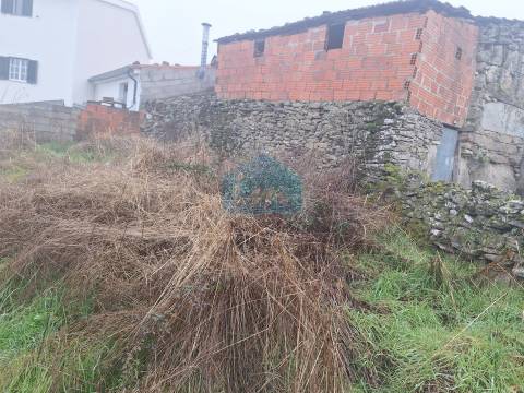 Moradia em ruínas para reconstrução em Vilares - Murça